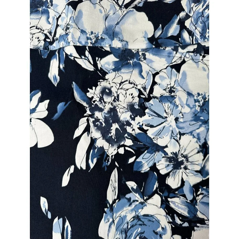 S. C. & Co NWT navy blue and white floral skorts, size medium - Picture 4 of 11
